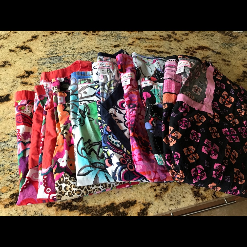 Women’s KOI scrub top size XL